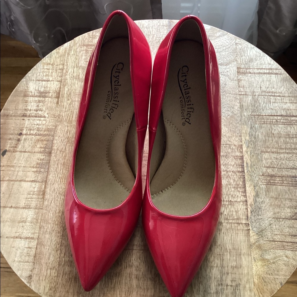 Red patent leather pumps Size 8